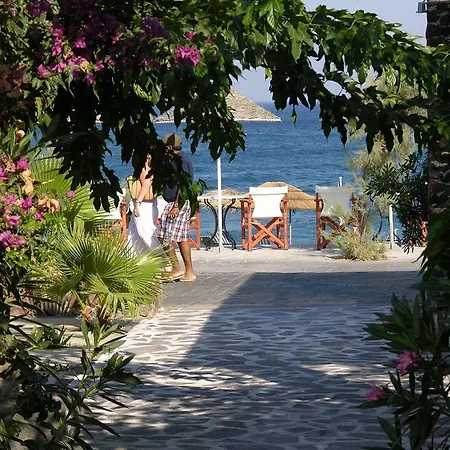 Santorini Reflexions Sea מלון דירות 3*