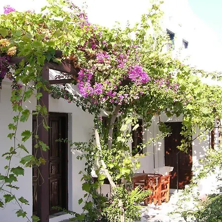 Santorini Reflexions Sea מלון דירות 3*